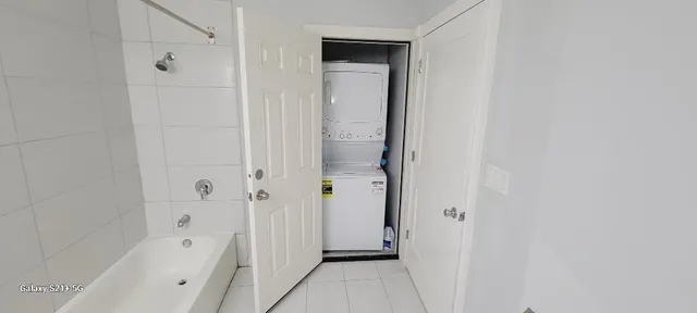 $1,800 | 7441 North Rogers Avenue, Unit 1B, Chicago, IL 60626