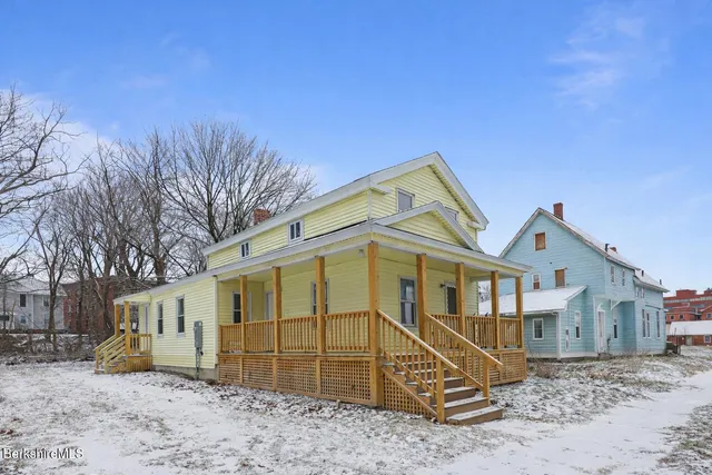 a view of a house with a yard