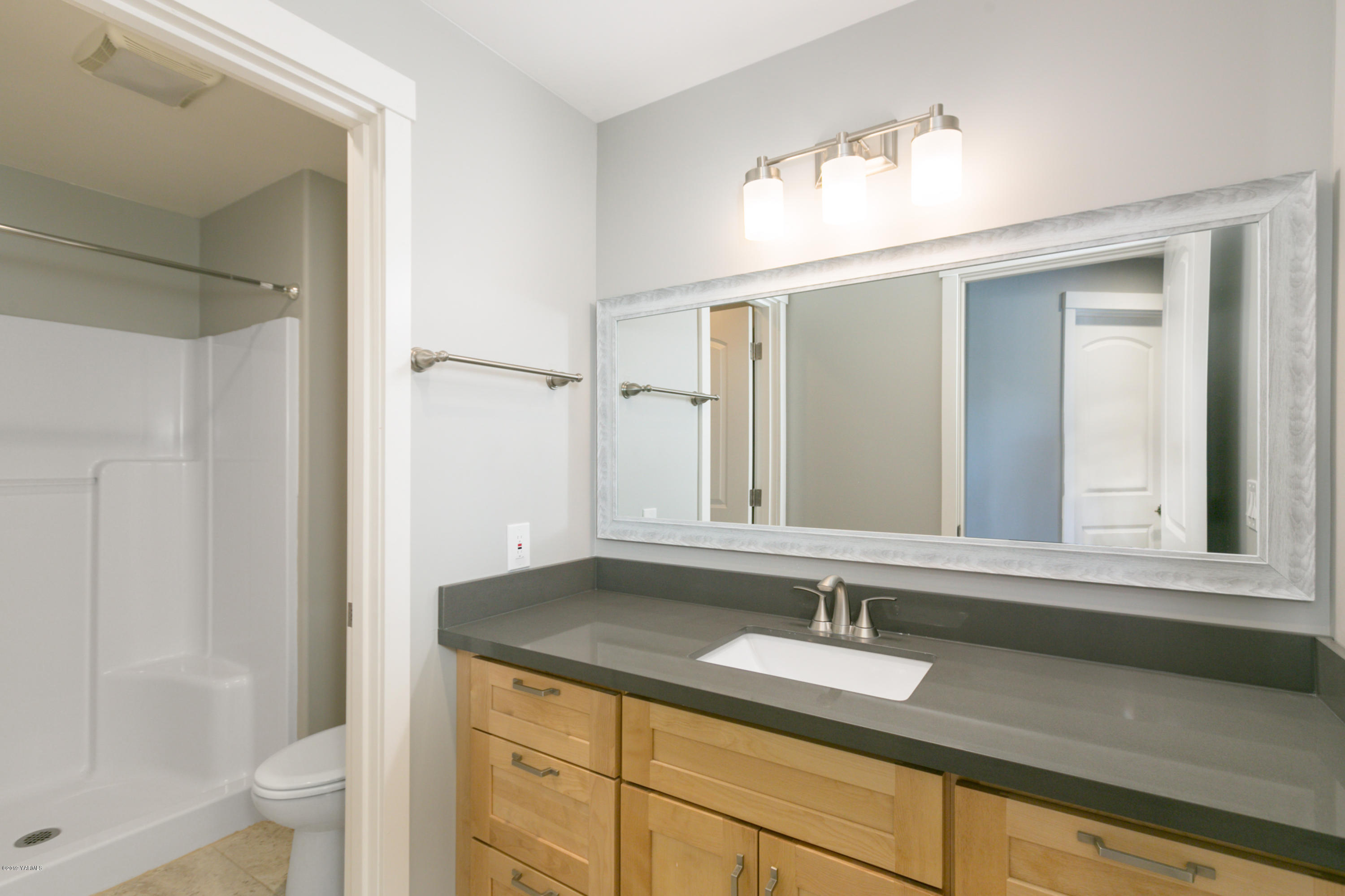 640 Winchester Road Yakima, WA 98908 - Photo 17 of 26 a bathroom with a sink and a mirror