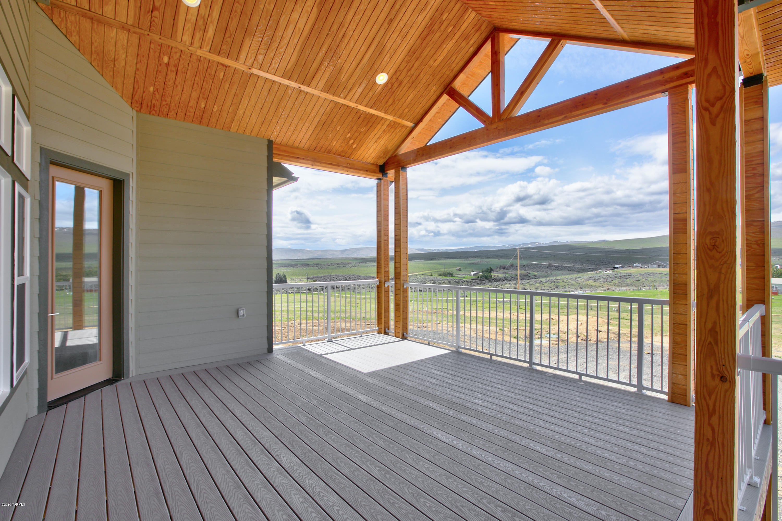 640 Winchester Road Yakima, WA 98908 - Photo 23 of 26 a view of a room with wooden floor and city view