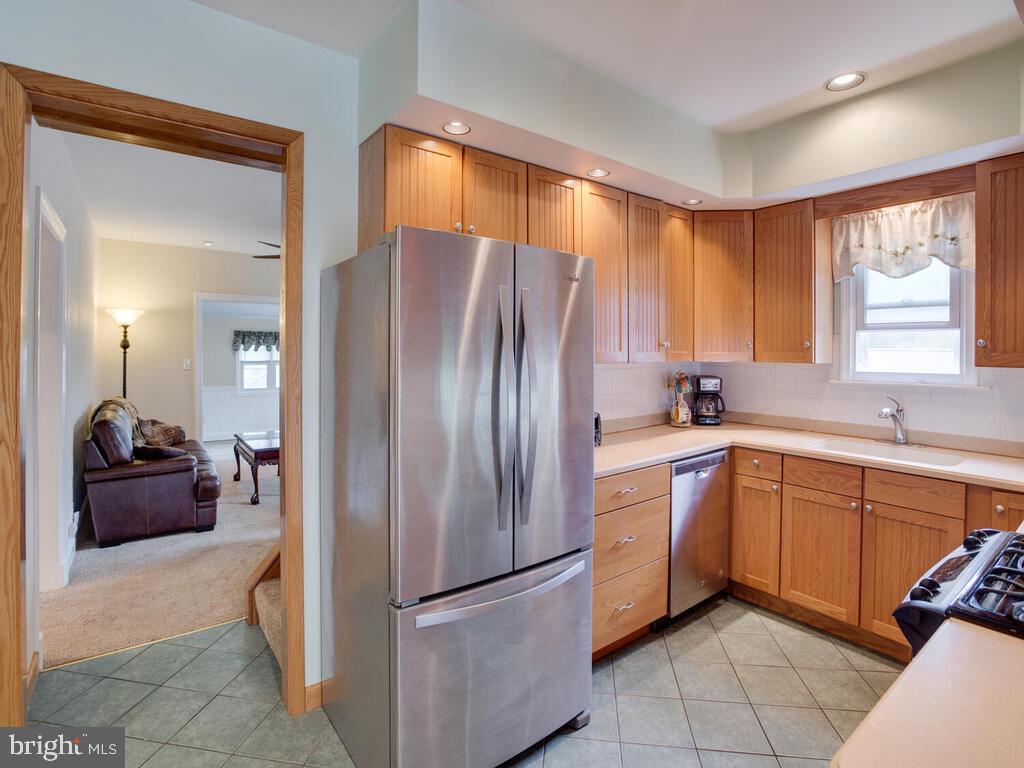3208 Burgess Road Chesapeake Beach, MD 20732 - Photo 14 of 64 Kitchen with stainless steel appliances