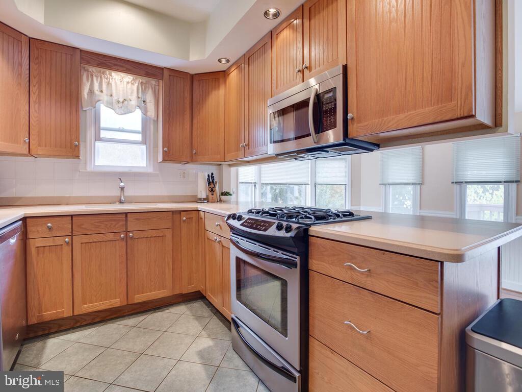 3208 Burgess Road Chesapeake Beach, MD 20732 - Photo 16 of 64 Gas stove!