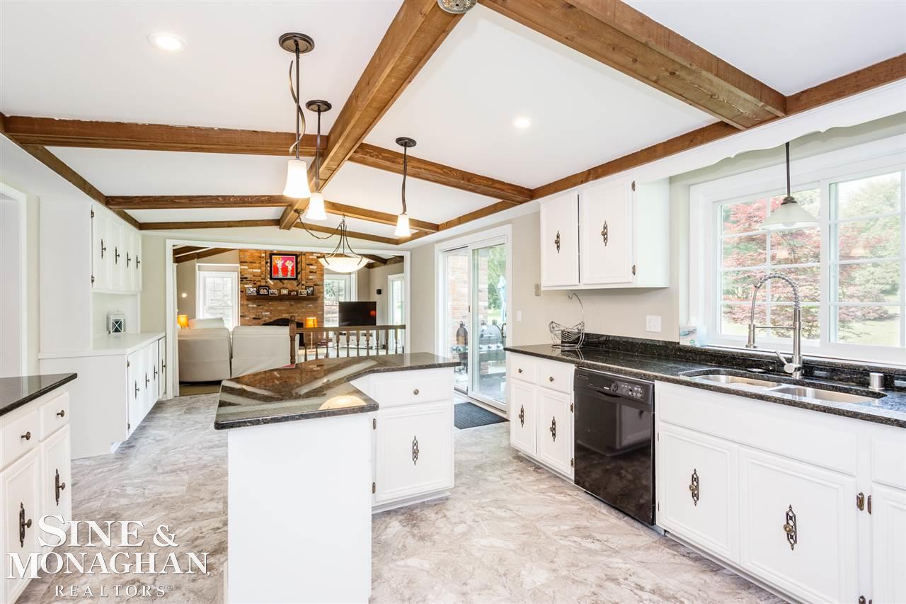 422 Lake Forest Road Rochester Hills, MI 48309 - Photo 14 of 59