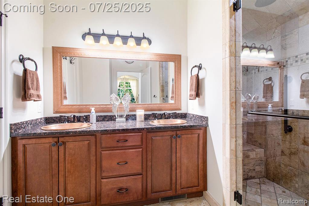 636 Mountain Circle Rochester Hills, MI 48306 - Photo 8 of 23