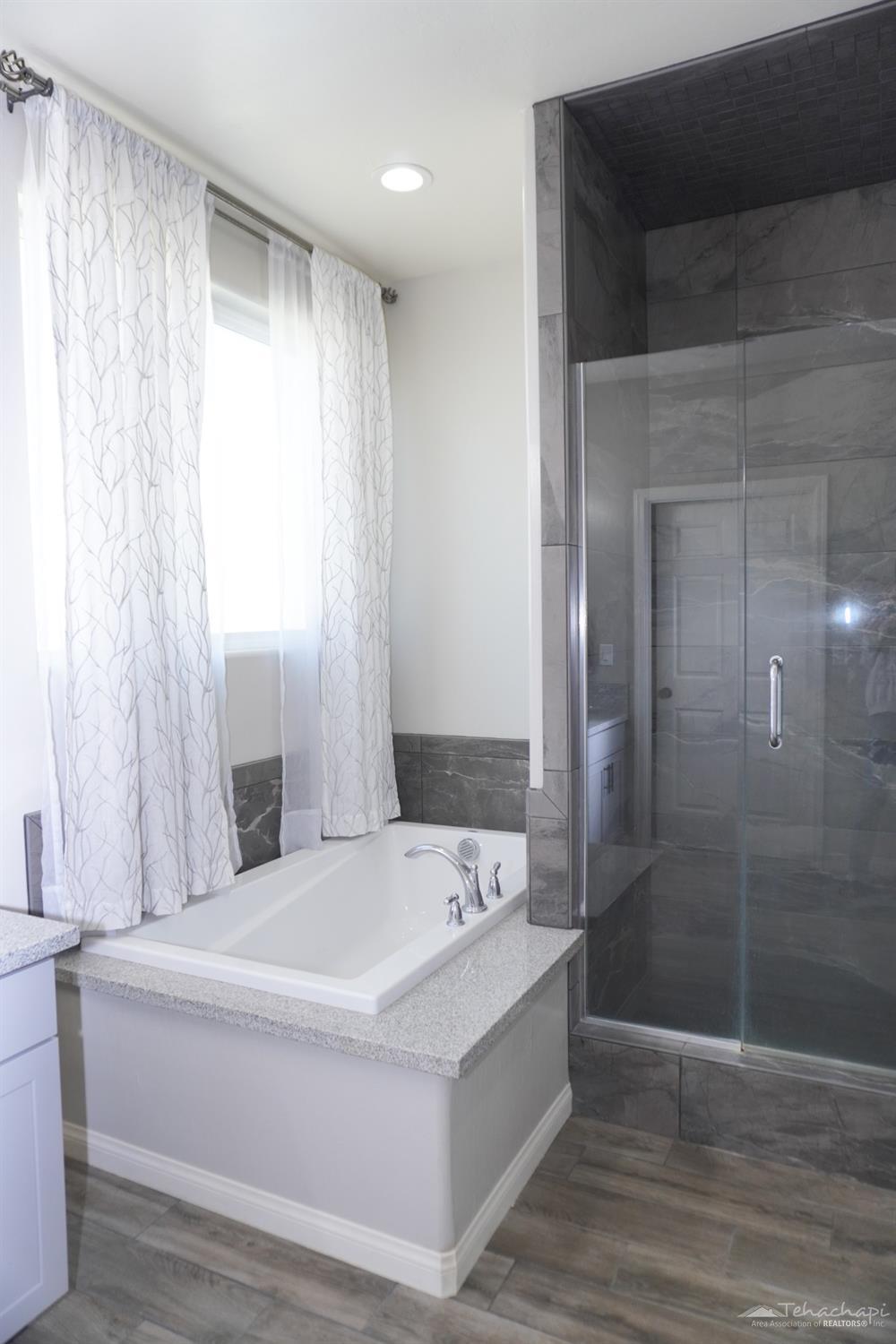 20013 Pine Ridge Drive Tehachapi, CA 93561 - Photo 11 of 25 Gallery Image 11
