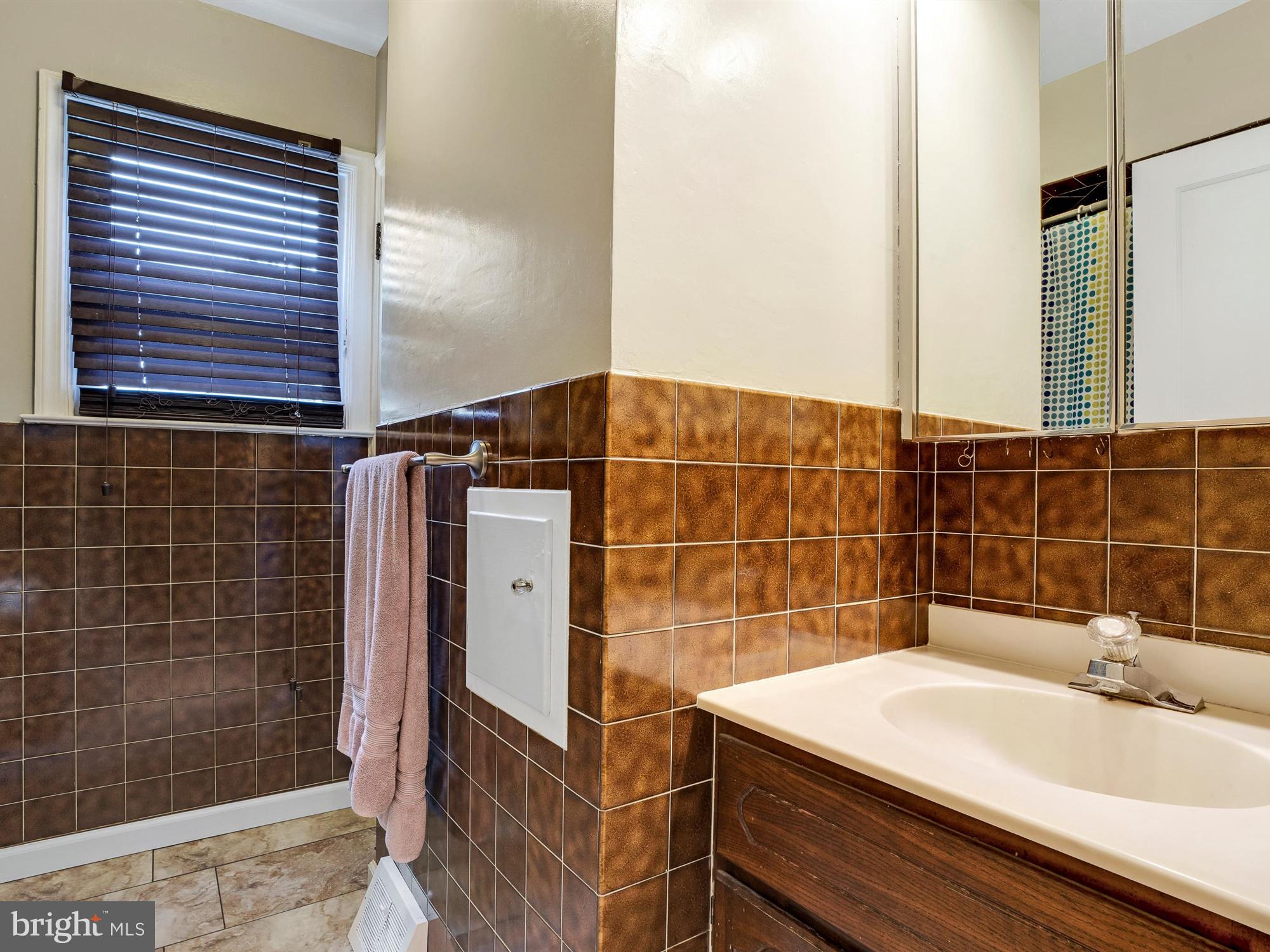 1935 Lancaster Road Manheim, PA 17545 - Photo 11 of 26 Full bath with updated flooring
