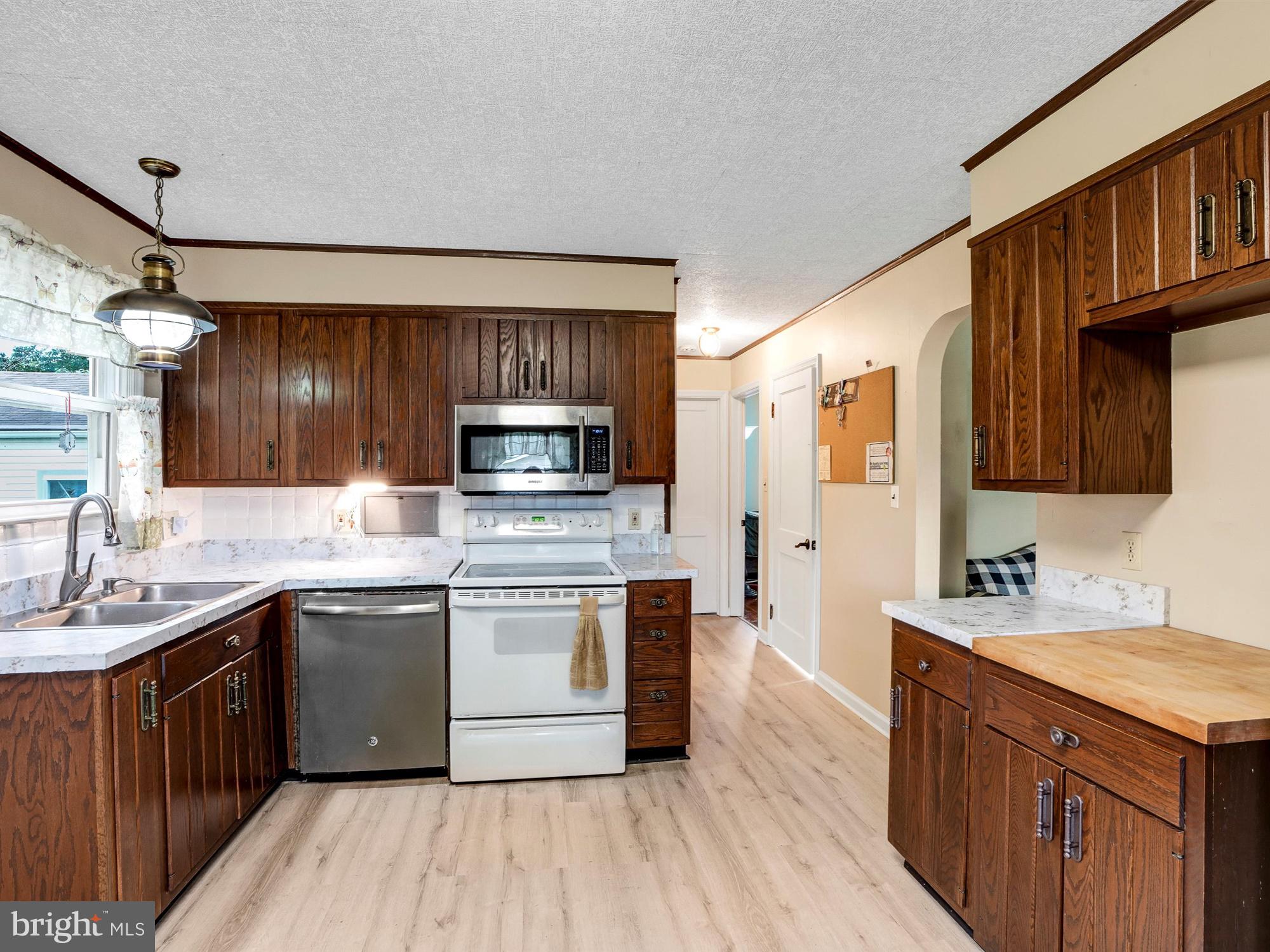 1935 Lancaster Road Manheim, PA 17545 - Photo 7 of 26 Spacious kitchen