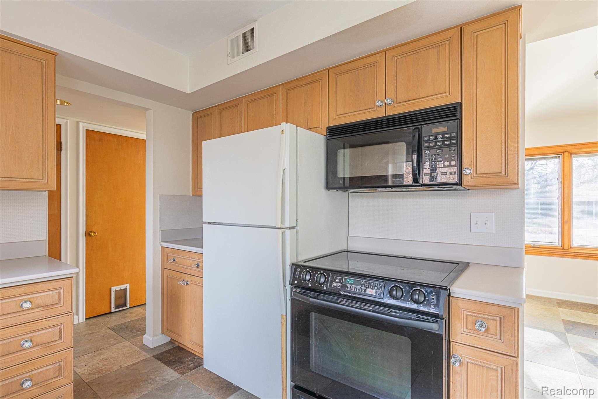 523 South Cranbrook Cross Road Bloomfield Hills, MI 48301 - Photo 17 of 35 523 S Cranbrook-20.jpg