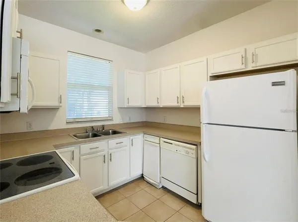 $1,700 | 207 Golden Pond Court, Valrico, FL 33594