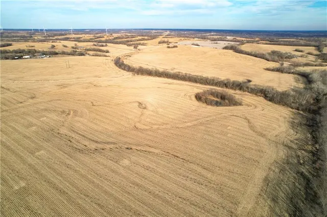 $3,203,200 | Northwest Gospel Road, Amity, MO 64422