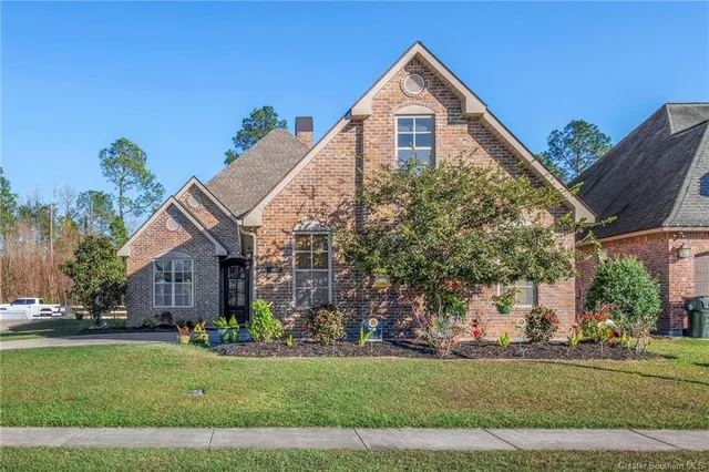 $424,900 | 5803 Willow Ridge Drive, Lake Charles, LA 70605