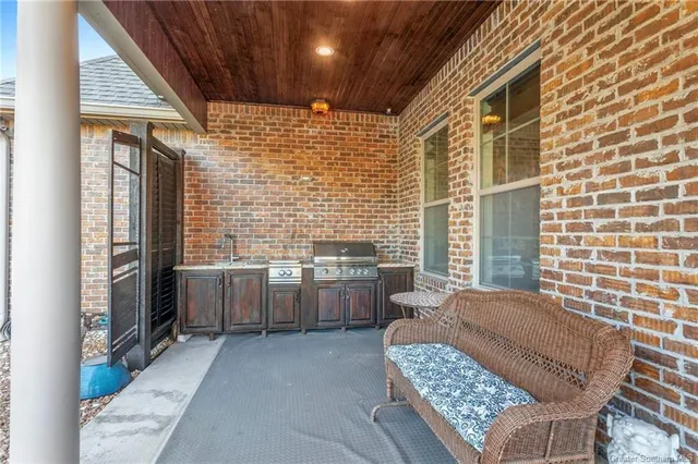 $424,900 | 5803 Willow Ridge Drive, Lake Charles, LA 70605