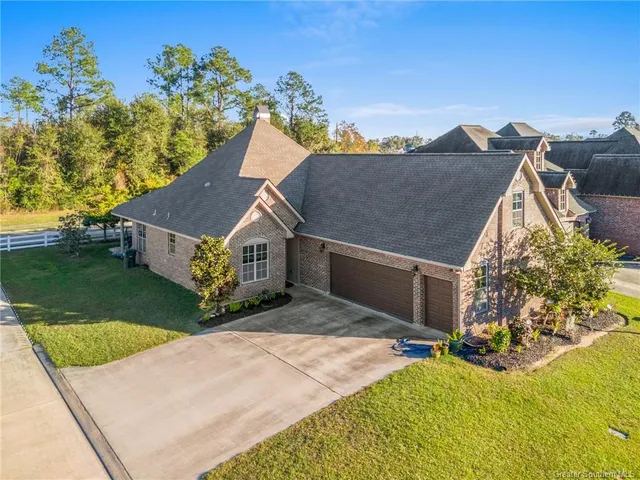 $424,900 | 5803 Willow Ridge Drive, Lake Charles, LA 70605