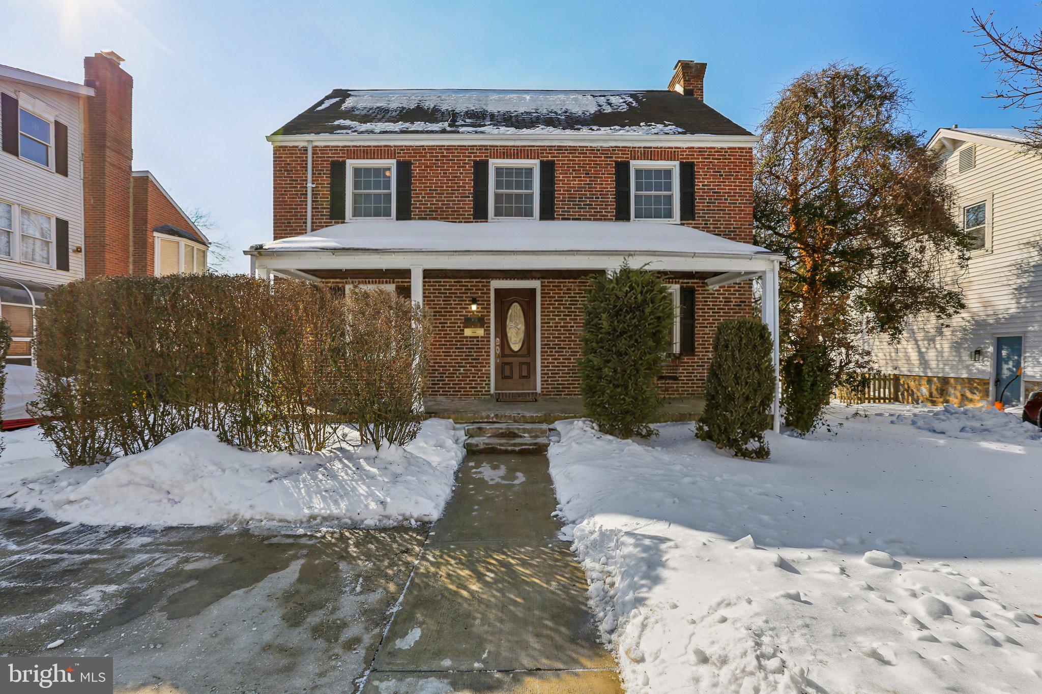 Welcome to 313 E Lake Ave.