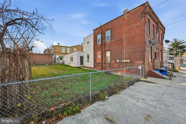 a car parked in front of a building