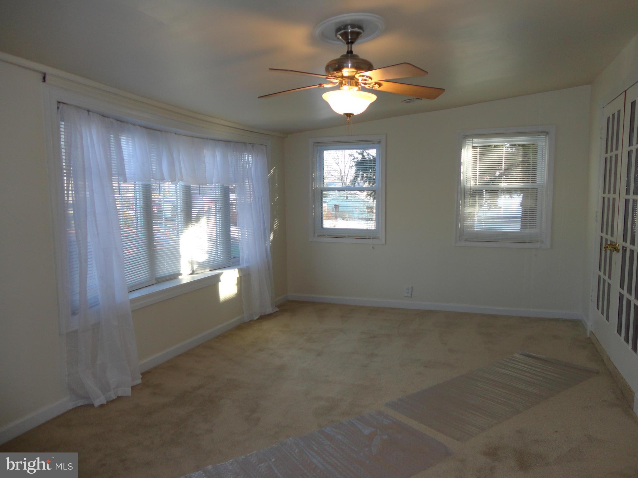 2108 Summit Avenue Rosedale, MD 21237 - Photo 3 of 14 Living Room