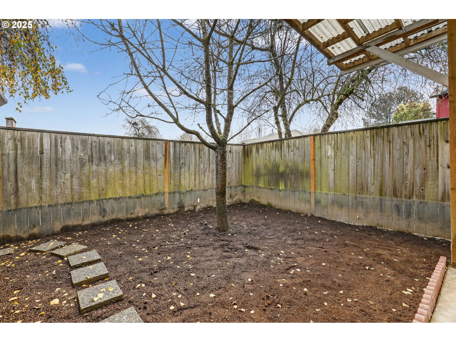 5118 Northeast Jarrett Street Portland, OR 97218 - Photo 37 of 46 a backyard of a house