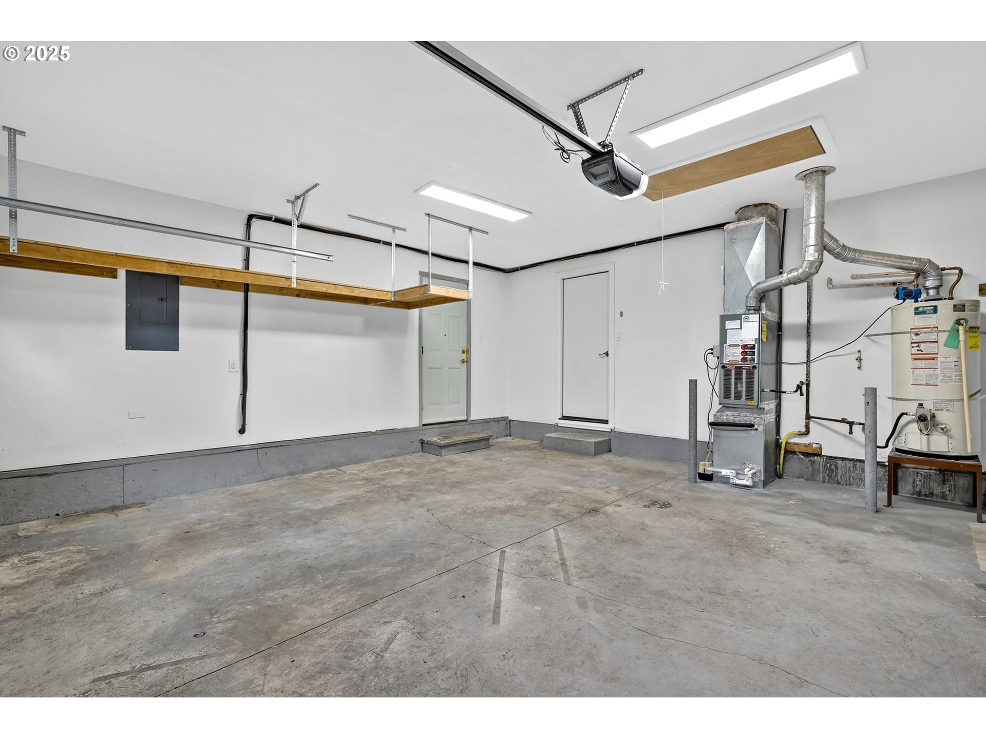 5118 Northeast Jarrett Street Portland, OR 97218 - Photo 41 of 46 a view of a garage