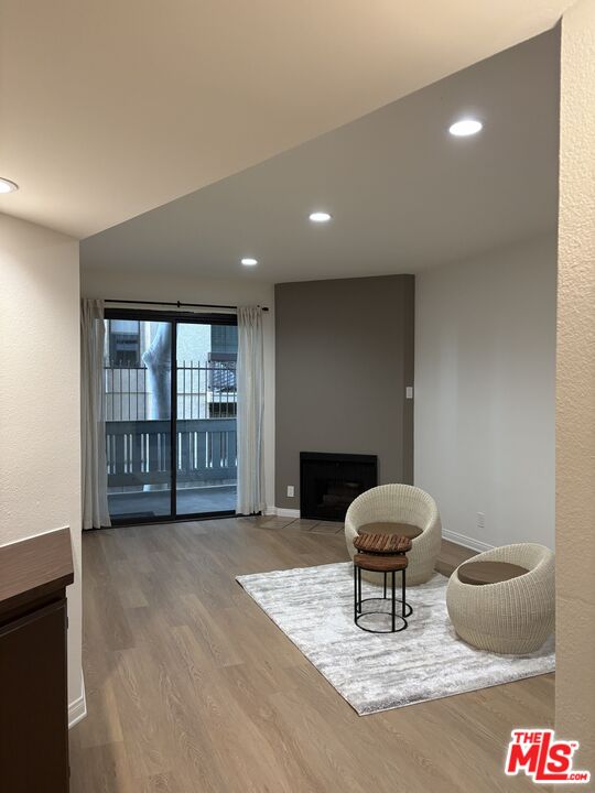8162 Manitoba Street, Unit 111 Playa del Rey, CA 90293 - Photo 3 of 17 a living room with furniture and a potted plant