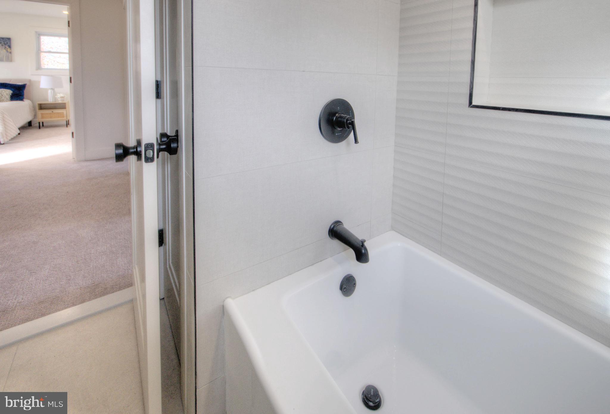 921 North Beecham Road Williamstown, NJ 08094 - Photo 36 of 43 a bathroom with a tub