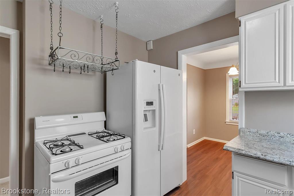 2734 Crooks Road Royal Oak, MI 48073 - Photo 21 of 50