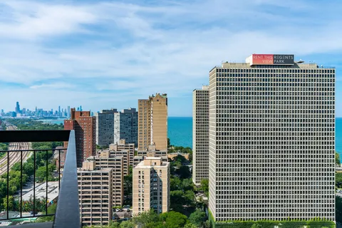 $674,500 | 5201 South Cornell Avenue, Unit 22AB, Chicago, IL 60615