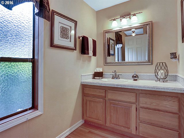 32855 Southeast Compton Road Boring, OR 97009 - Photo 12 of 31 Bathroom