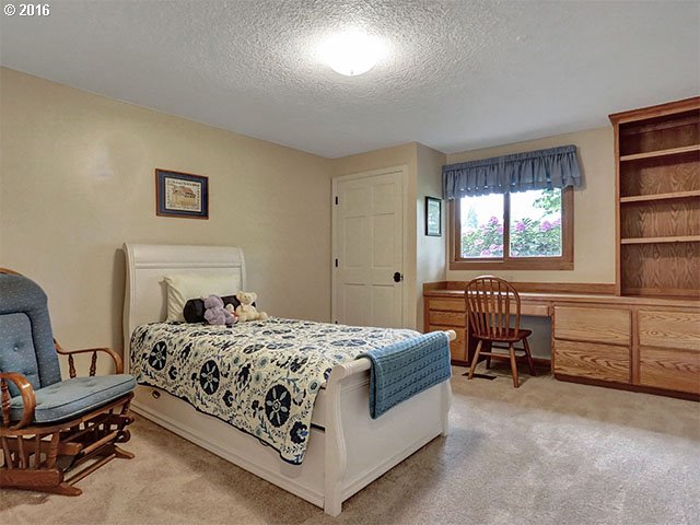 32855 Southeast Compton Road Boring, OR 97009 - Photo 17 of 31 Bedroom