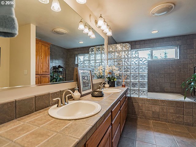 32855 Southeast Compton Road Boring, OR 97009 - Photo 19 of 31 Bathroom