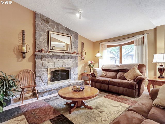 32855 Southeast Compton Road Boring, OR 97009 - Photo 3 of 31 Family Room