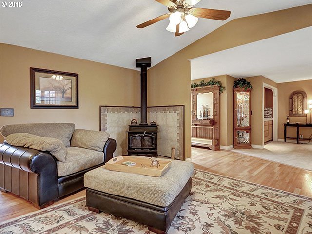 32855 Southeast Compton Road Boring, OR 97009 - Photo 5 of 31 Living Room