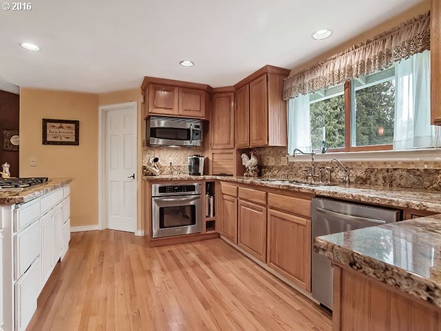 32855 Southeast Compton Road Boring, OR 97009 - Photo 9 of 31 Kitchen