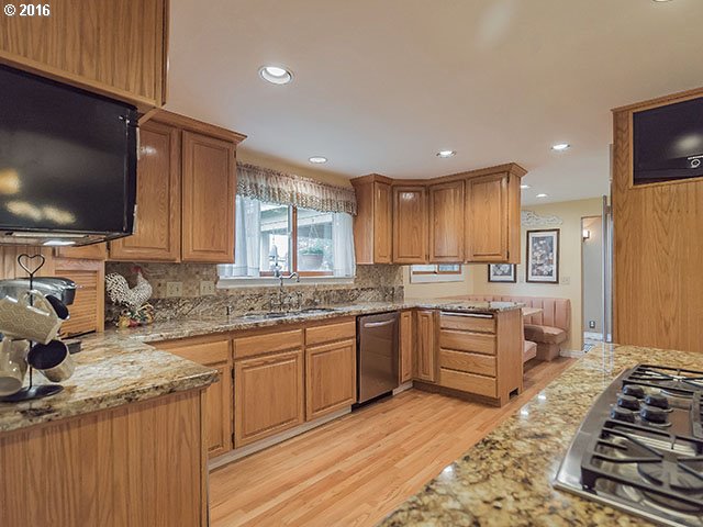 32855 Southeast Compton Road Boring, OR 97009 - Photo 10 of 31 Kitchen