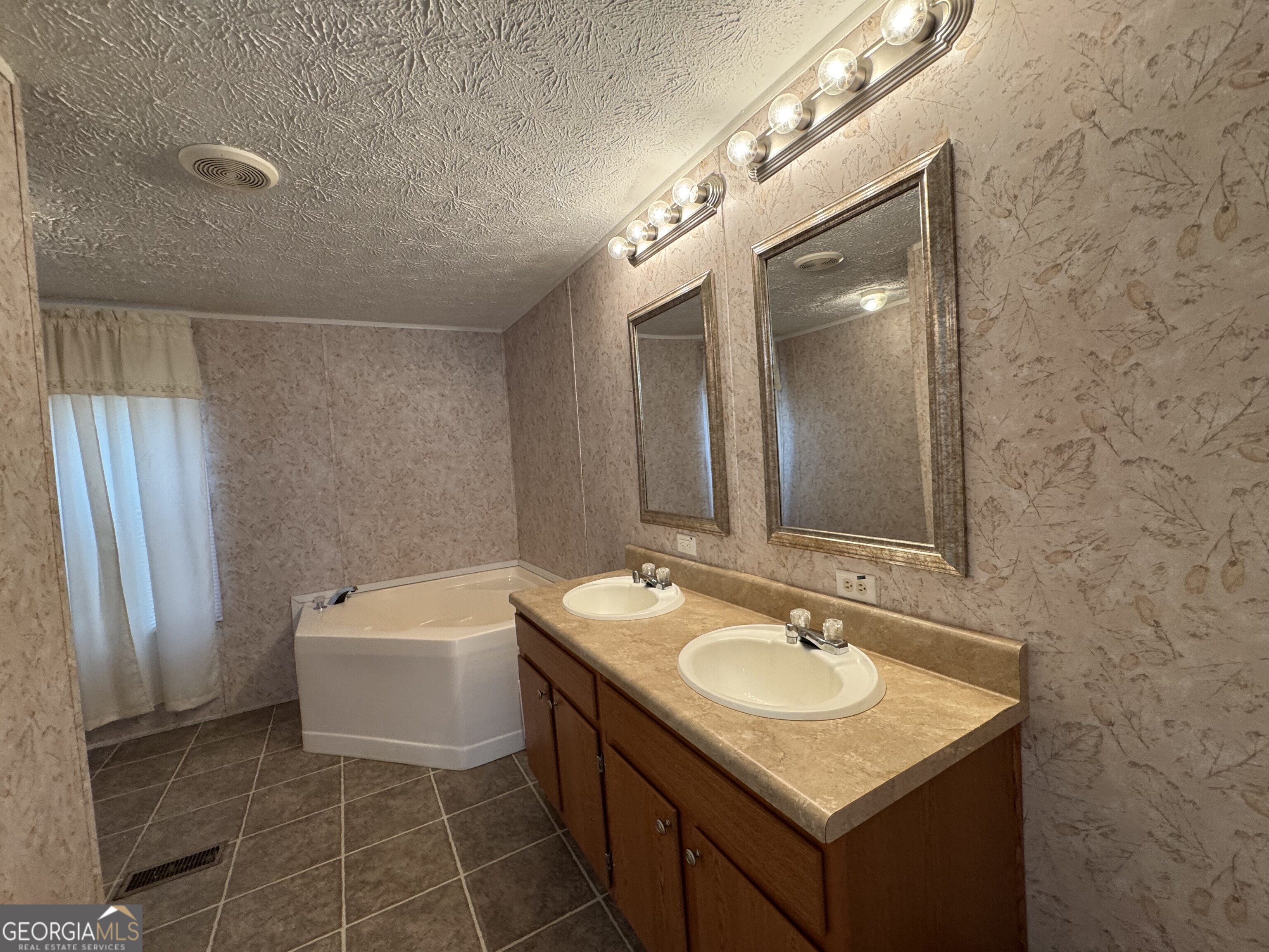 2278 Providence Church Road Lavonia, GA 30553 - Photo 14 of 16 a bathroom with a sink a large mirror and a bathtub