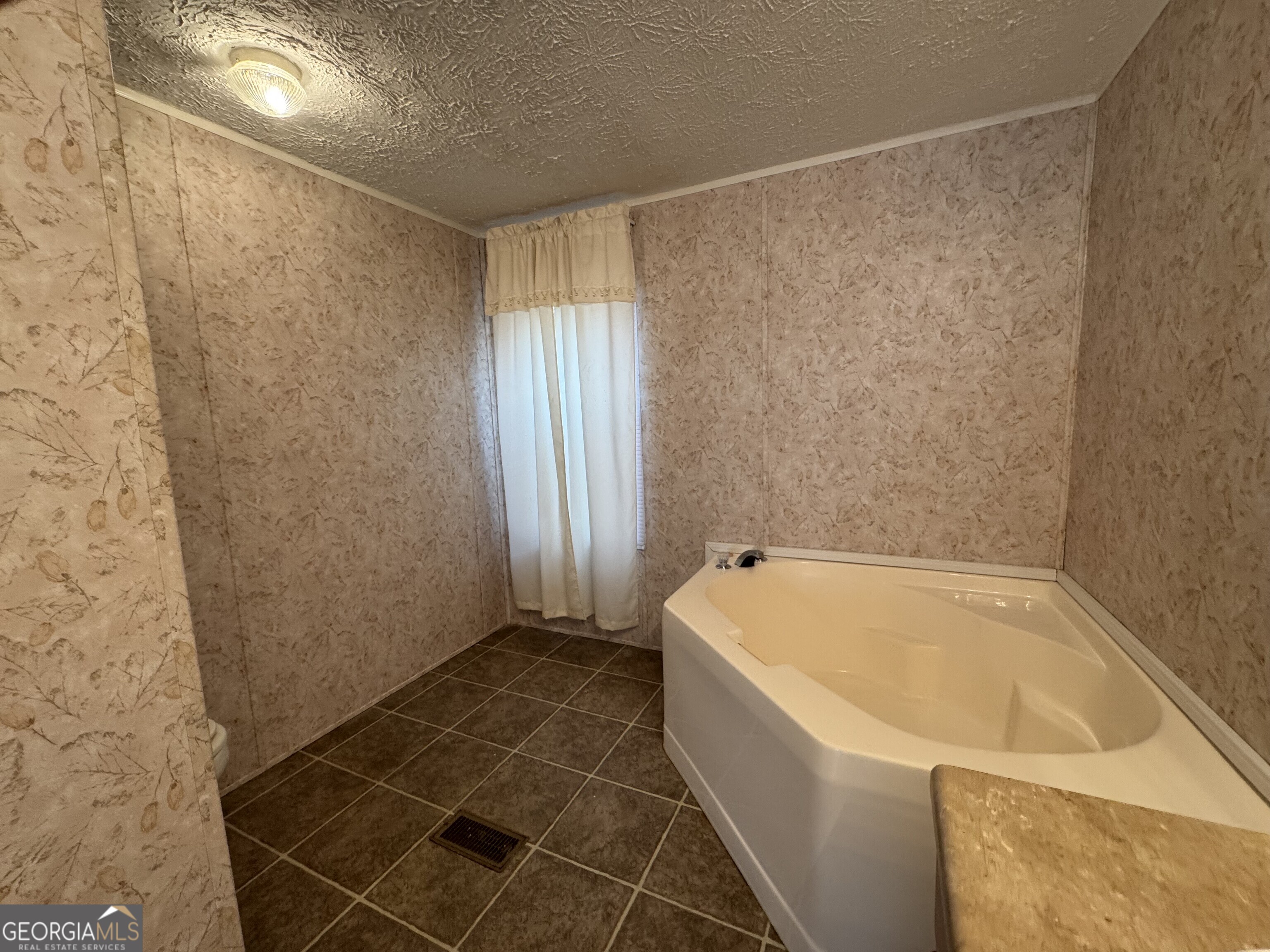 2278 Providence Church Road Lavonia, GA 30553 - Photo 15 of 16 a bathroom with a bathtub and shower