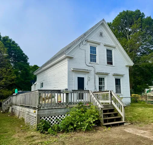 $239,000 | 111 East Main Street, Vinalhaven, ME 04863