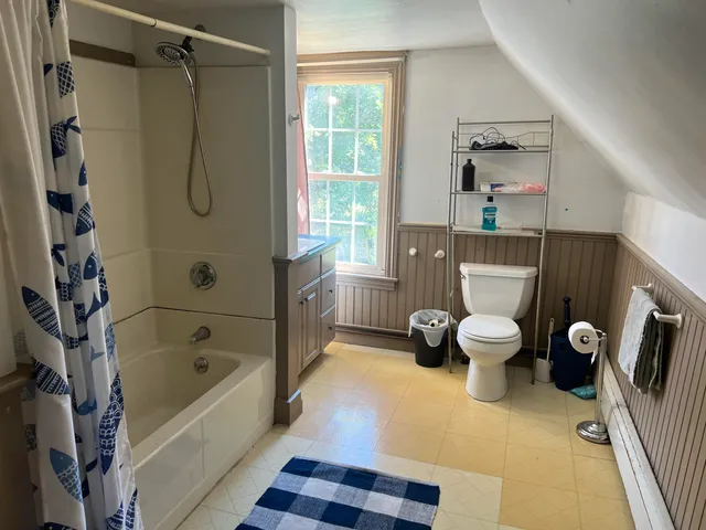 $239,000 | 111 East Main Street, Vinalhaven, ME 04863