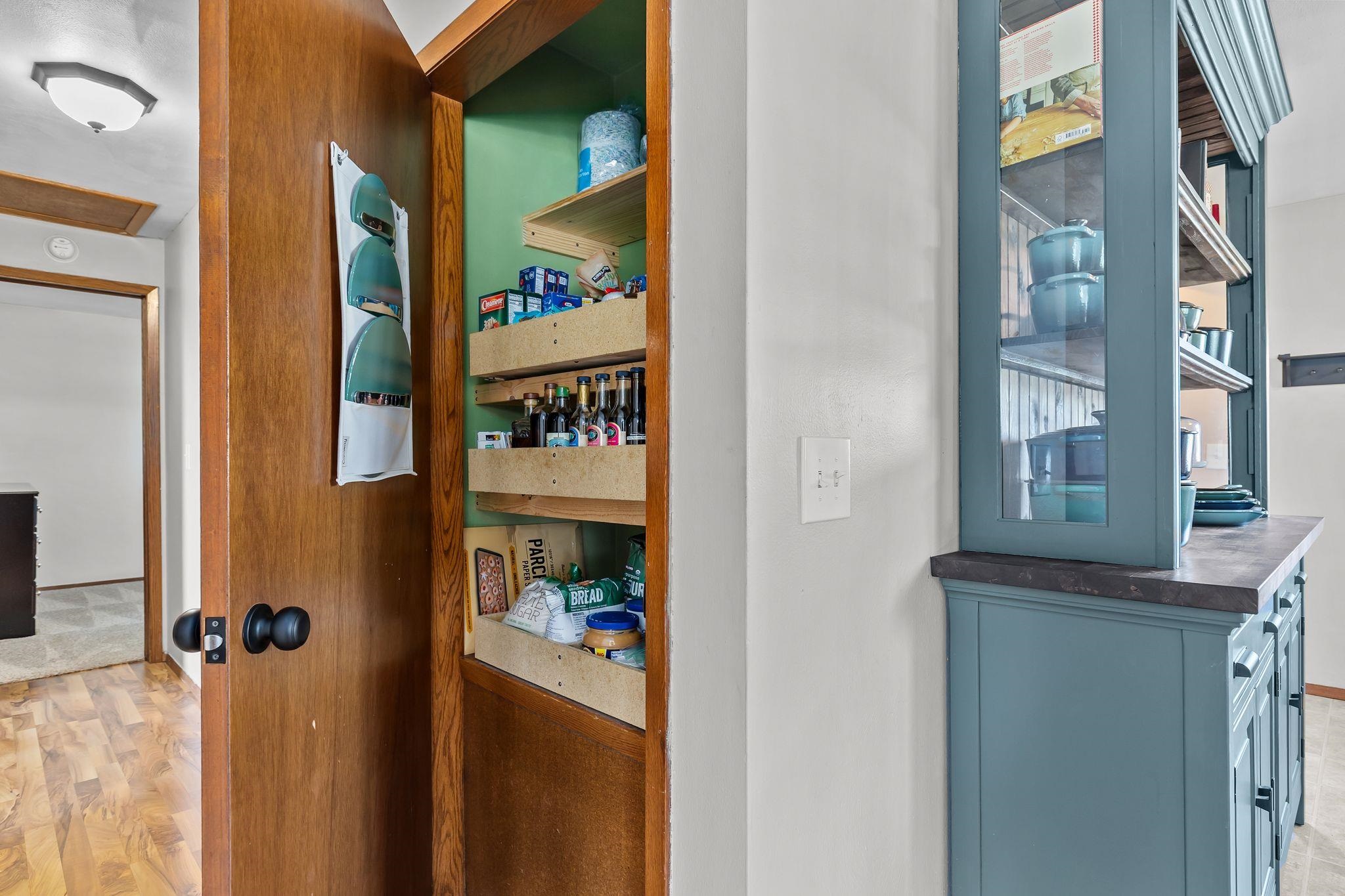 1031 West Roberts Avenue Appleton, WI 54914 - Photo 11 of 33