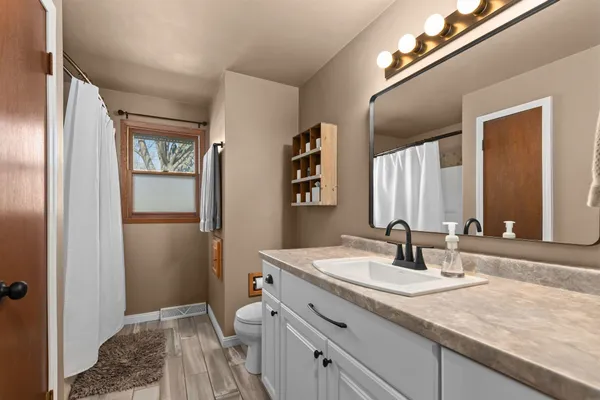 $284,900 | 1031 West Roberts Avenue, Appleton, WI 54914