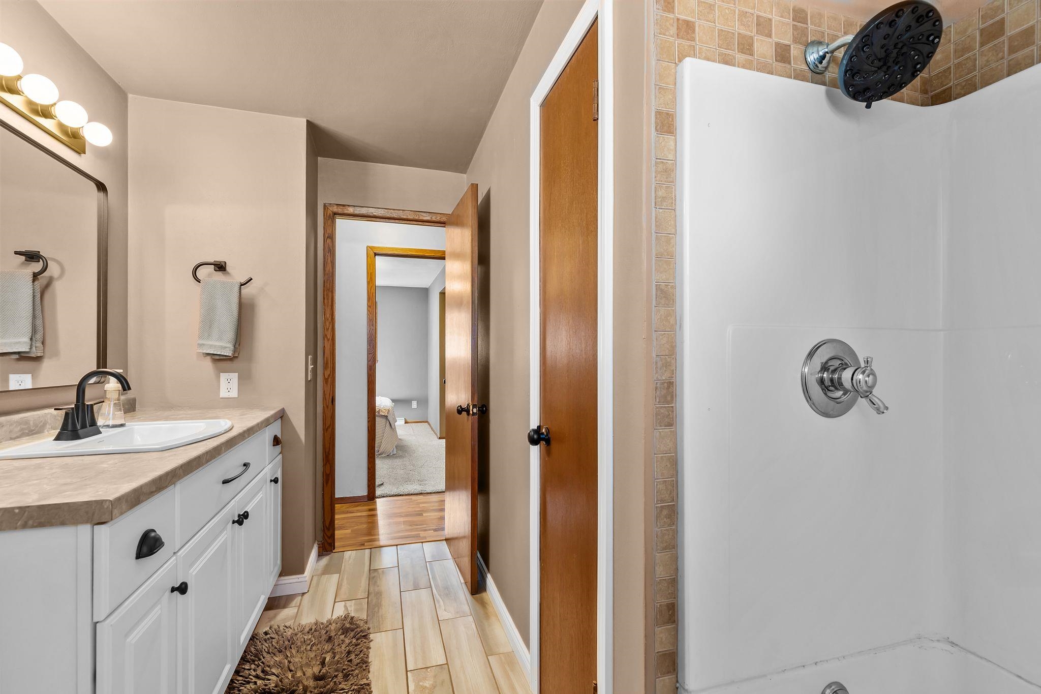 1031 West Roberts Avenue Appleton, WI 54914 - Photo 15 of 33