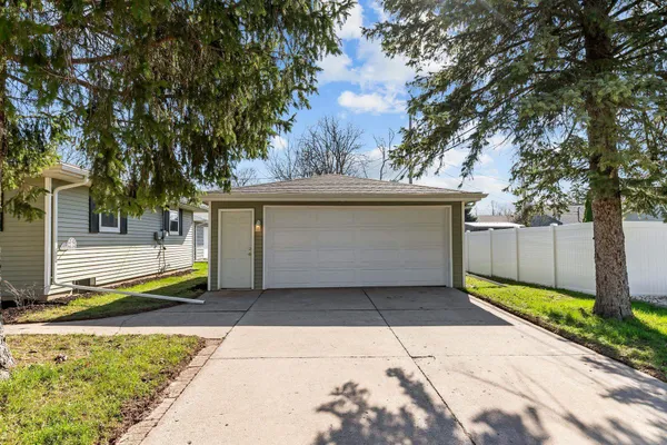 $284,900 | 1031 West Roberts Avenue, Appleton, WI 54914