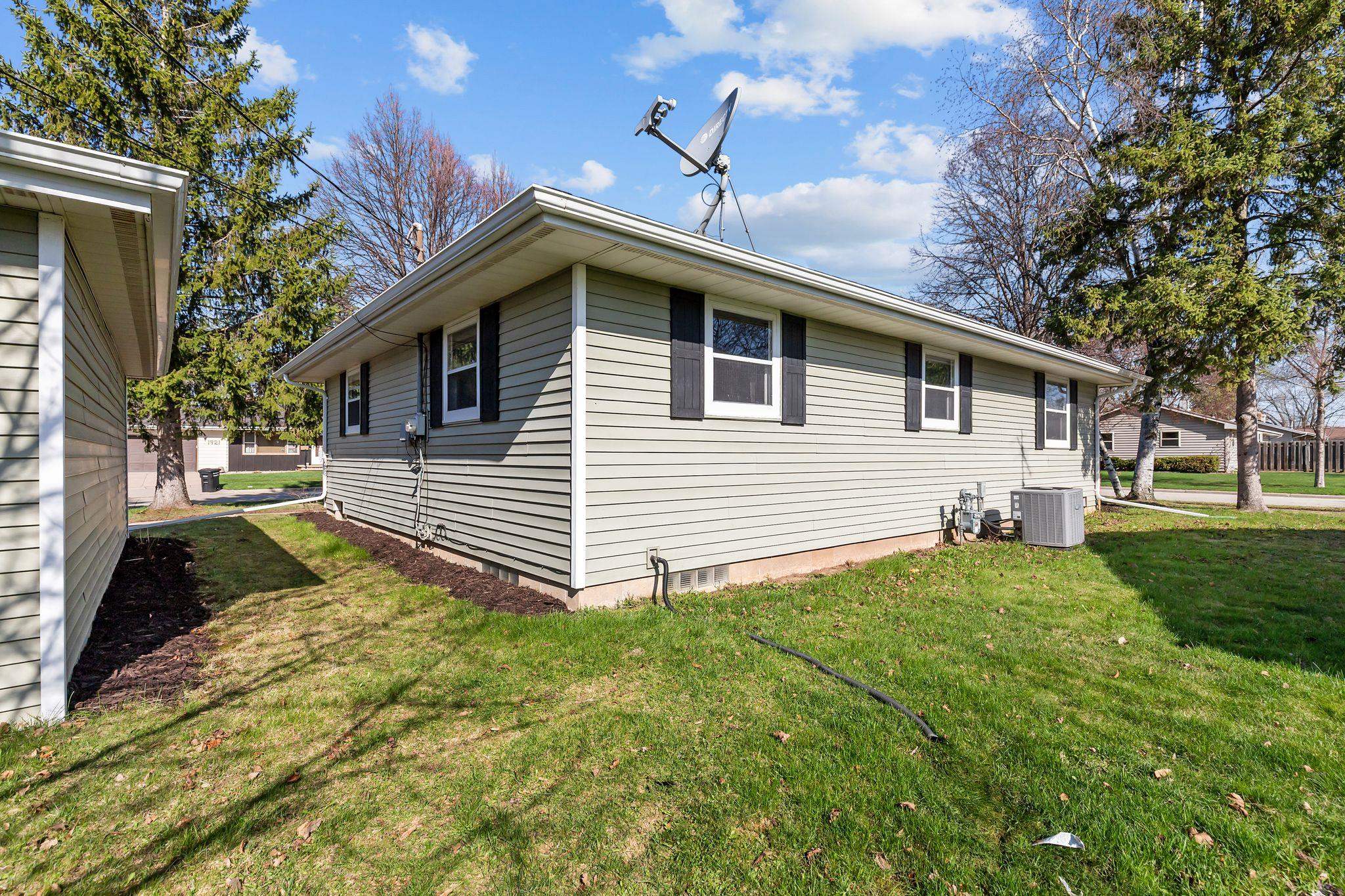 1031 West Roberts Avenue Appleton, WI 54914 - Photo 28 of 33