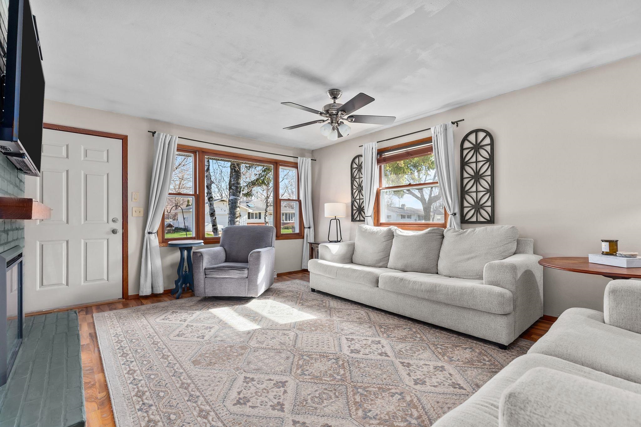 1031 West Roberts Avenue Appleton, WI 54914 - Photo 3 of 33