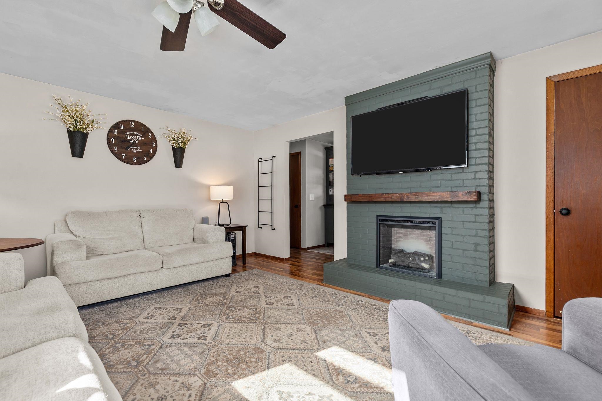 1031 West Roberts Avenue Appleton, WI 54914 - Photo 4 of 33