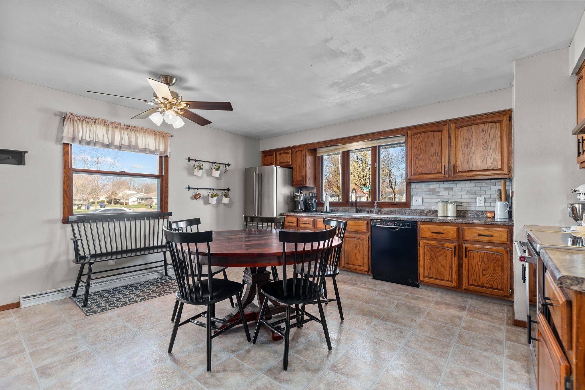 1031 West Roberts Avenue Appleton, WI 54914 - Photo 6 of 33