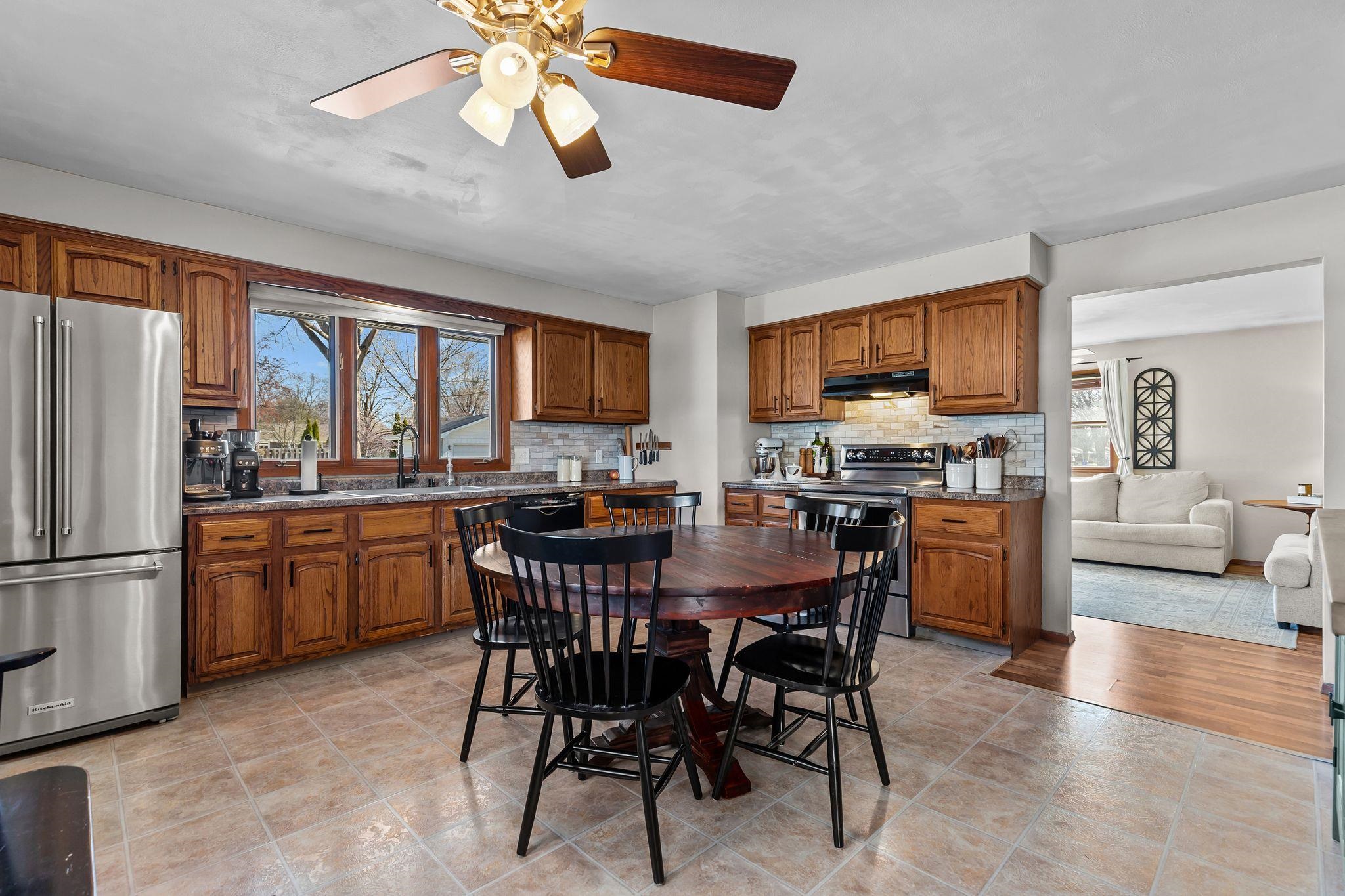 1031 West Roberts Avenue Appleton, WI 54914 - Photo 8 of 33