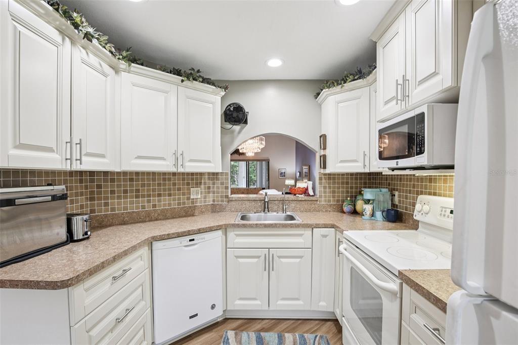 11622 Cocowood Drive New Port Richey, FL 34654 - Photo 11 of 31