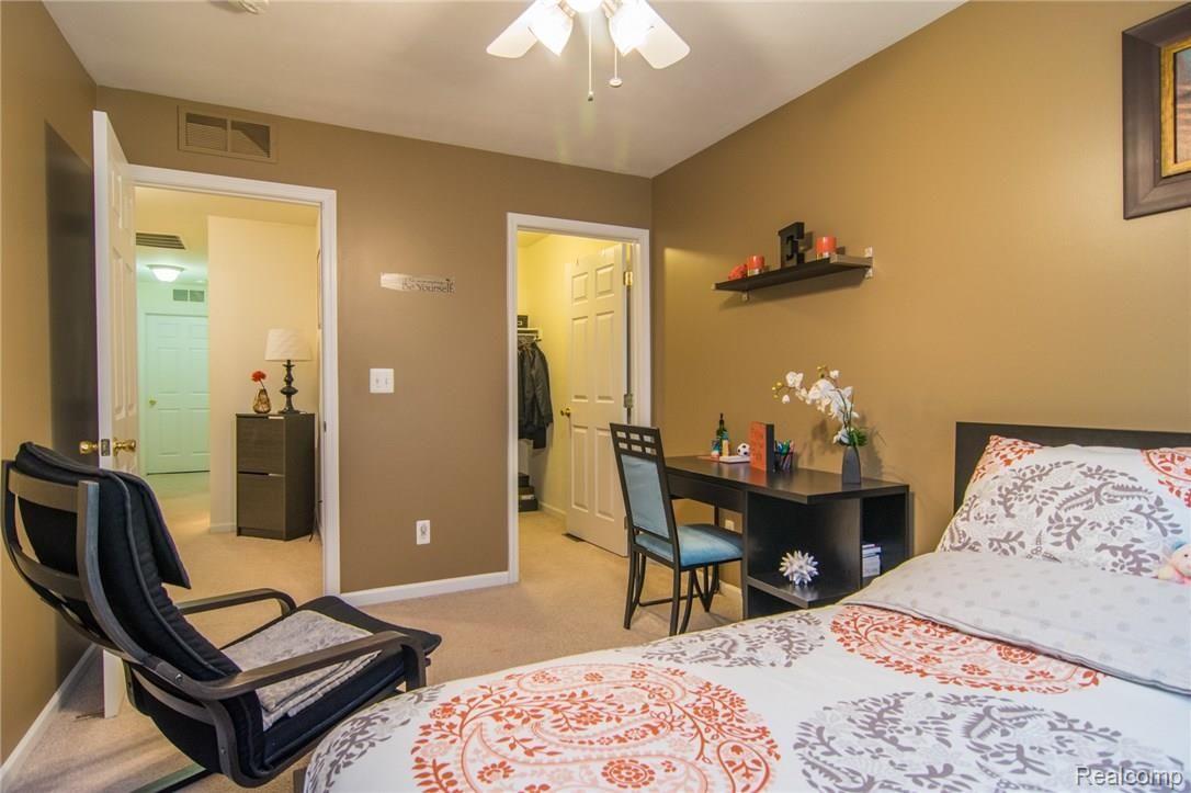 11684 Farmington Road Livonia, MI 48150 - Photo 23 of 35 DSC_2174.jpg