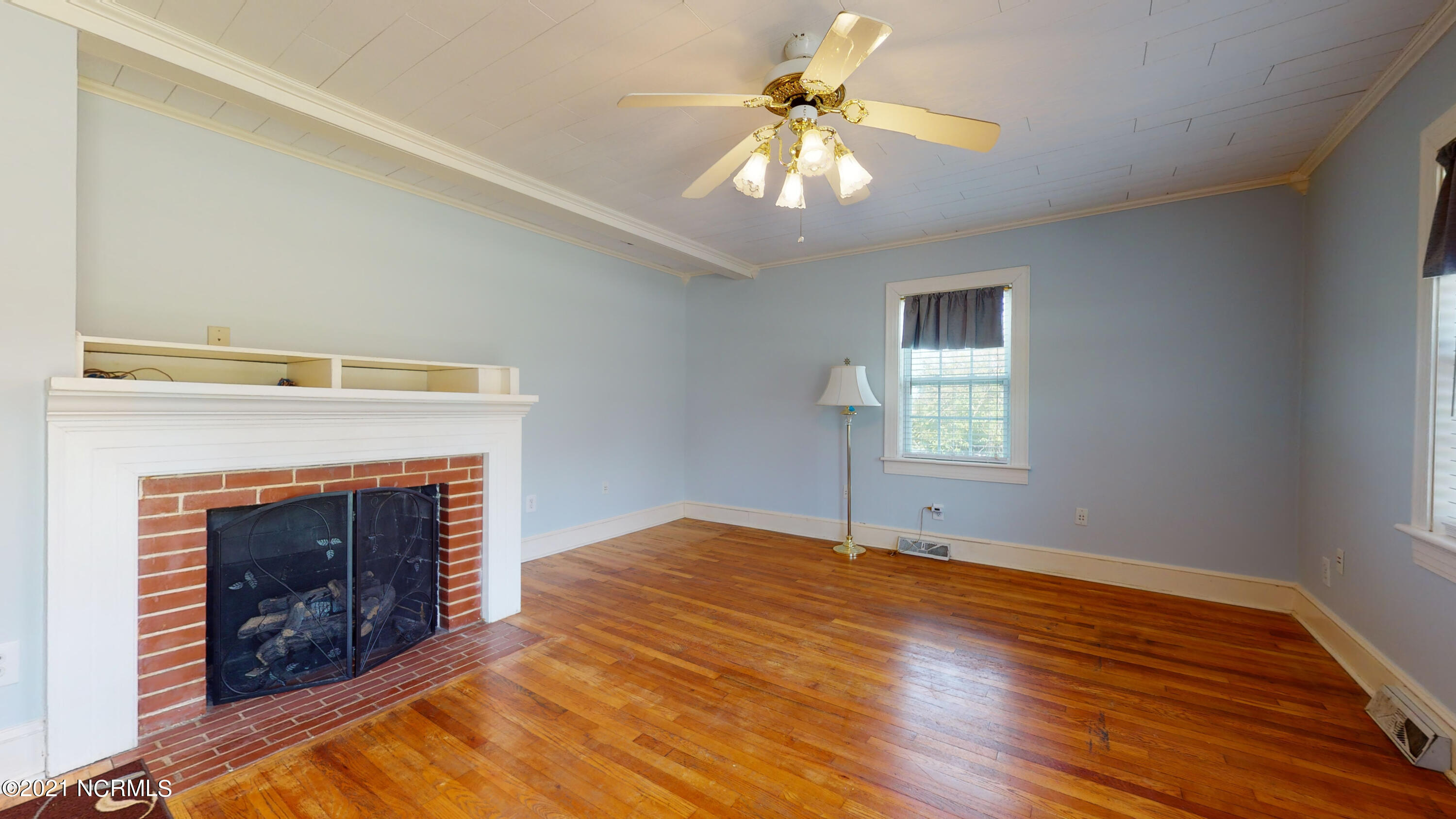 639 Sumrell Road Ayden, NC 28513 - Photo 5 of 52 Living Room