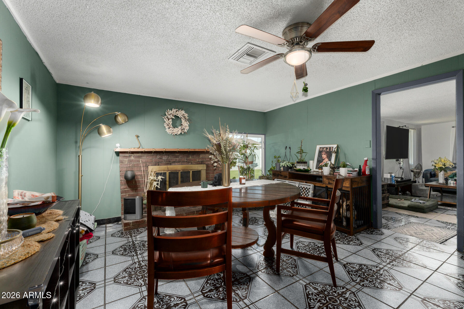 6952 West Wolf Street Phoenix, AZ 85033 - Photo 8 of 25 09 Wolf